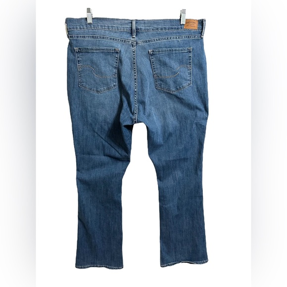 Signature Jeans Levis Strauss Curvy Mid Rise Boot Cut Plus Size 18 Tag 34 x 32 - Picture 5 of 16